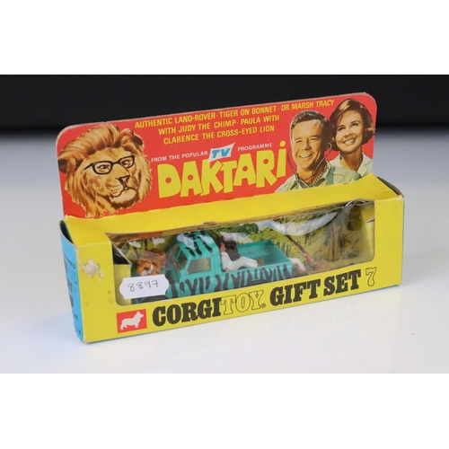 1365 - Boxed Corgi Gift Set 7 Daktari diecast model set complete with 4 x figures, diecast ex, box with mar... 