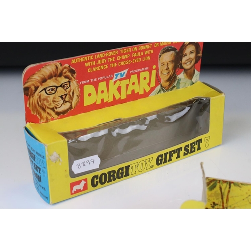 1365 - Boxed Corgi Gift Set 7 Daktari diecast model set complete with 4 x figures, diecast ex, box with mar... 