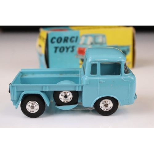 1370 - Three boxed Corgi diecast models to include 4175S Land Rover Breakdown Truck (diecast with paint chi... 