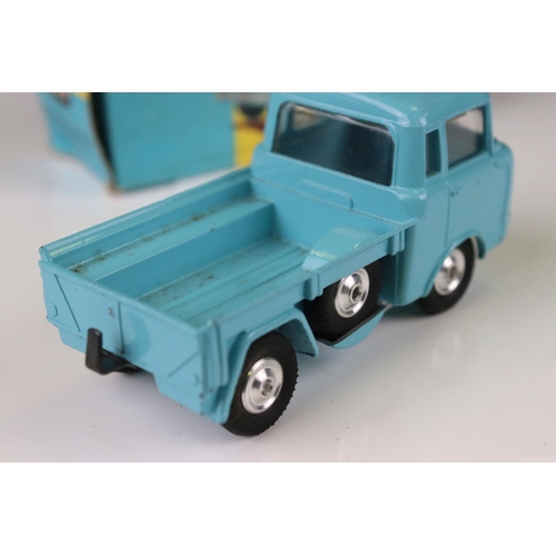 1370 - Three boxed Corgi diecast models to include 4175S Land Rover Breakdown Truck (diecast with paint chi... 