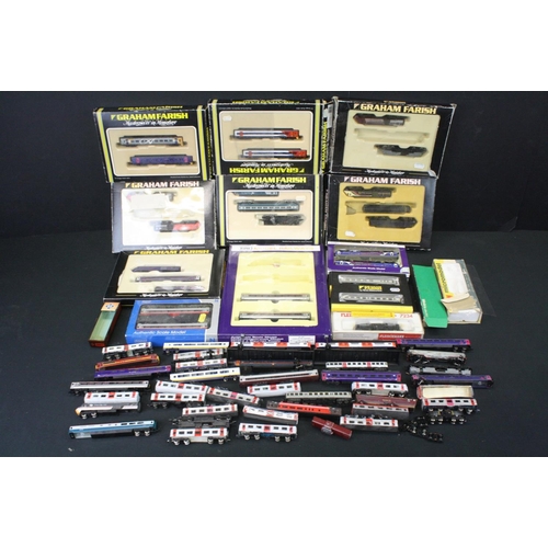 259 - Large quantity of N gauge items of rolling stock with parts missing plus 11 x boxed incomplete / pla... 