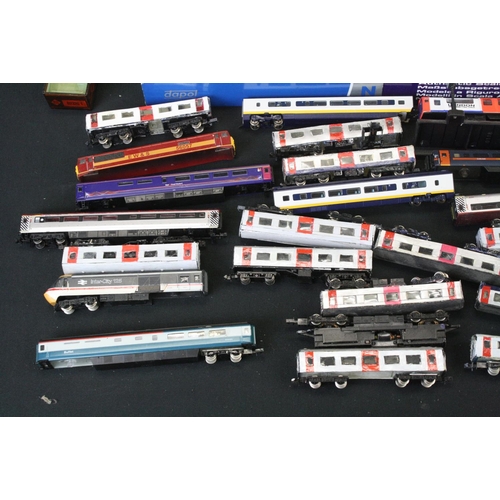 259 - Large quantity of N gauge items of rolling stock with parts missing plus 11 x boxed incomplete / pla... 