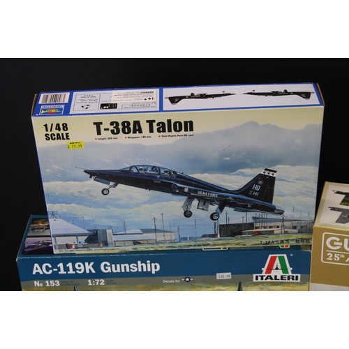 355 - Eight boxed plastic model kits to include 3 x 1/72 Italeri kits (1378 B-52G Stratofortress, 1255 C-1... 