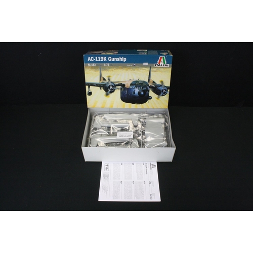 355 - Eight boxed plastic model kits to include 3 x 1/72 Italeri kits (1378 B-52G Stratofortress, 1255 C-1... 