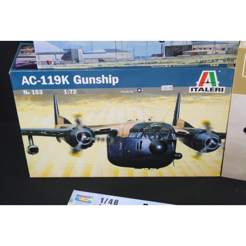 355 - Eight boxed plastic model kits to include 3 x 1/72 Italeri kits (1378 B-52G Stratofortress, 1255 C-1... 