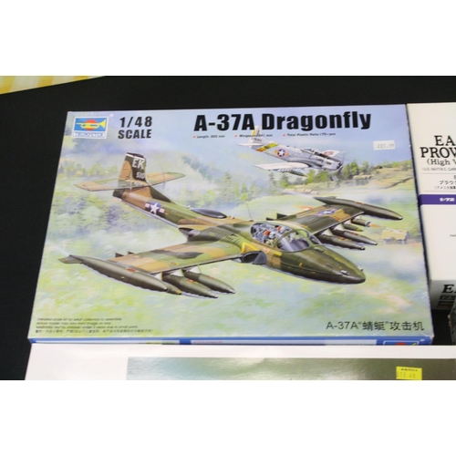 355 - Eight boxed plastic model kits to include 3 x 1/72 Italeri kits (1378 B-52G Stratofortress, 1255 C-1... 