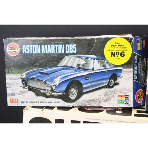 366 - Boxed Corgi Supercat R/C Jaguar XJS-H.E. M5720 (tatty box), plus 2 x boxed & unbuilt plastic model k... 