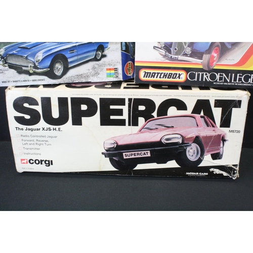 366 - Boxed Corgi Supercat R/C Jaguar XJS-H.E. M5720 (tatty box), plus 2 x boxed & unbuilt plastic model k... 