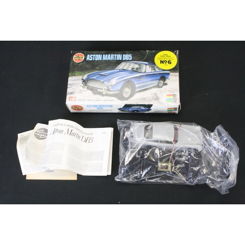 366 - Boxed Corgi Supercat R/C Jaguar XJS-H.E. M5720 (tatty box), plus 2 x boxed & unbuilt plastic model k... 