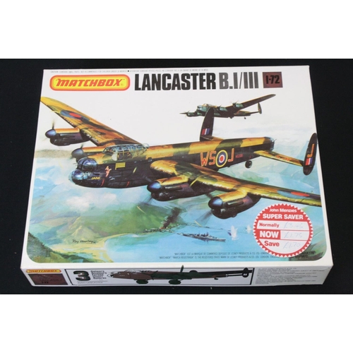 367 - 22 Boxed & unbuilt plastic model kits featuring Airfix, Matchbox & Revell examples to include Matchb... 