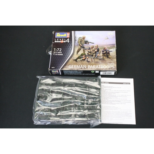 370 - Eight boxed plastic model figure kits to include 5 x Revell 1/72 sets (02521 German Paratroopers, 02... 