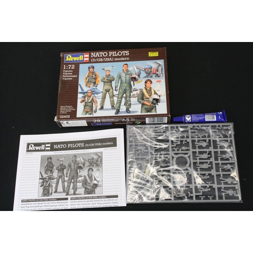 370 - Eight boxed plastic model figure kits to include 5 x Revell 1/72 sets (02521 German Paratroopers, 02... 