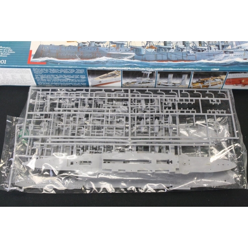 379 - 10 Boxed & unbuilt Revell plastic model kits, mostly ship kits, to include 3 x 500th Anniversary of ... 