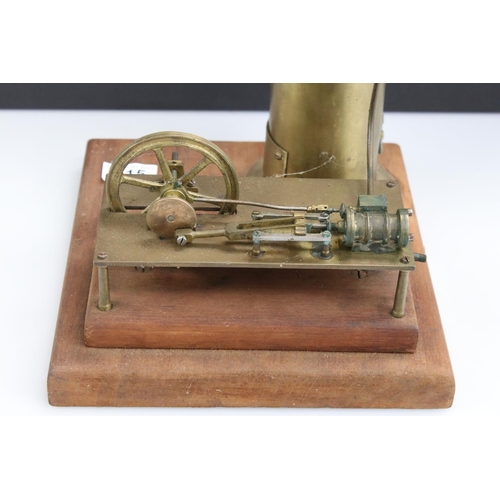 315 - Brass stationary steam engine on wooden base, 10 x 9