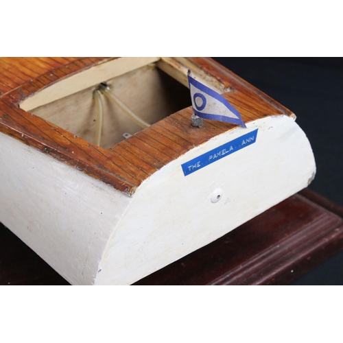 328 - Two wooden model boats, both well made, features a Runabout (26