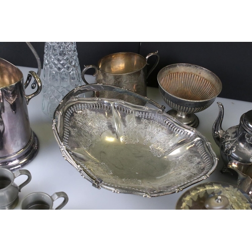 490A - Mixed lot of Silver Plate including Walker & Hall Swing Handle Bowl, Walker & Hall Bottle Cooler, Cl... 