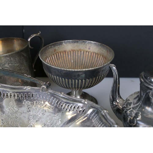 490A - Mixed lot of Silver Plate including Walker & Hall Swing Handle Bowl, Walker & Hall Bottle Cooler, Cl... 