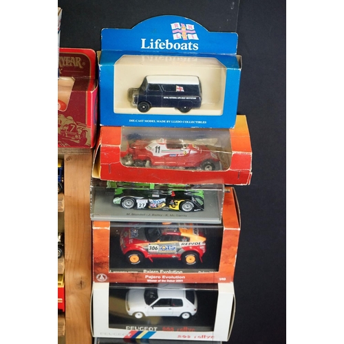 1087 - 24 Boxed / cased diecast models to include 2 x Paul's Model Art Minichamps (1:18 scale Bar 01 Supert... 