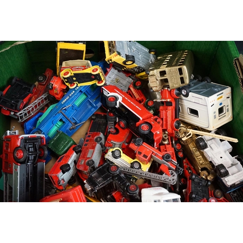 1104 - Collection of diecast models, mainly Corgi and Matchbox, including a large quantity of fire vehicles... 