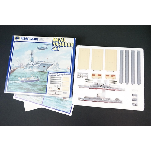 1189 - 13 Boxed Hornby Minic Ships 1:200 diecast models and sets, to include M902 Ocean Terminal Set, M906 ... 