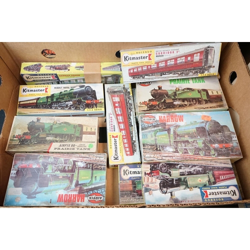 154 - Over 110 boxed plastic model railway kits, mainly Airfix with Kitmaster examples, sets unbuilt with ... 