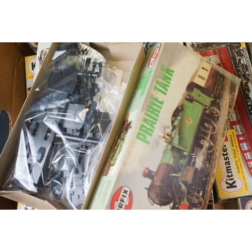 154 - Over 110 boxed plastic model railway kits, mainly Airfix with Kitmaster examples, sets unbuilt with ... 