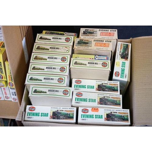 154 - Over 110 boxed plastic model railway kits, mainly Airfix with Kitmaster examples, sets unbuilt with ... 