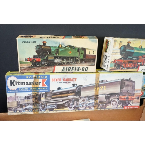 157 - 24 Boxed OO gauge model railway plastic kits to include 23 x Airfix examples featuring City of Truro... 