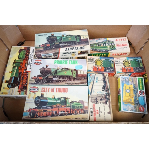 157 - 24 Boxed OO gauge model railway plastic kits to include 23 x Airfix examples featuring City of Truro... 