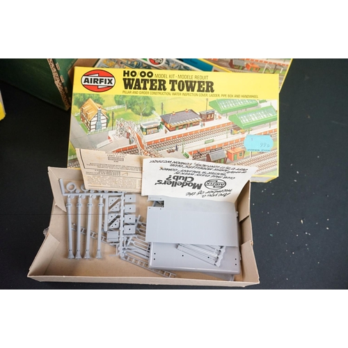 157 - 24 Boxed OO gauge model railway plastic kits to include 23 x Airfix examples featuring City of Truro... 