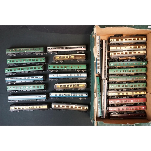 158 - 29 OO gauge items of rolling stock, all various coaches to include Palitoy Mainline, Hornby, Airfix ... 