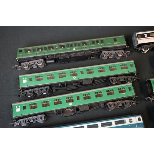 158 - 29 OO gauge items of rolling stock, all various coaches to include Palitoy Mainline, Hornby, Airfix ... 