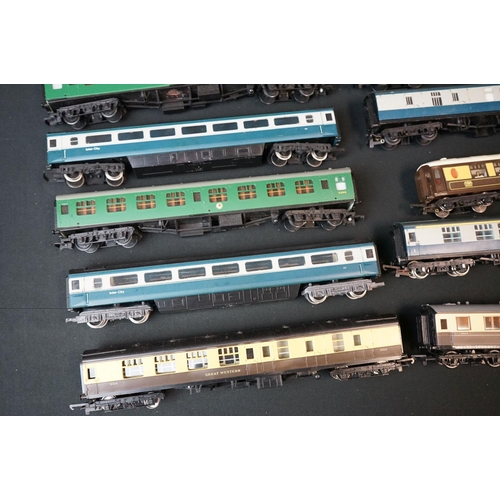 158 - 29 OO gauge items of rolling stock, all various coaches to include Palitoy Mainline, Hornby, Airfix ... 