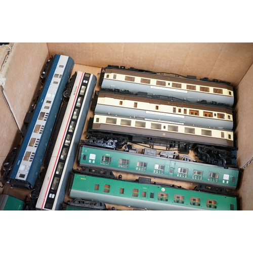 158 - 29 OO gauge items of rolling stock, all various coaches to include Palitoy Mainline, Hornby, Airfix ... 