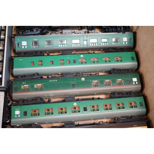 158 - 29 OO gauge items of rolling stock, all various coaches to include Palitoy Mainline, Hornby, Airfix ... 