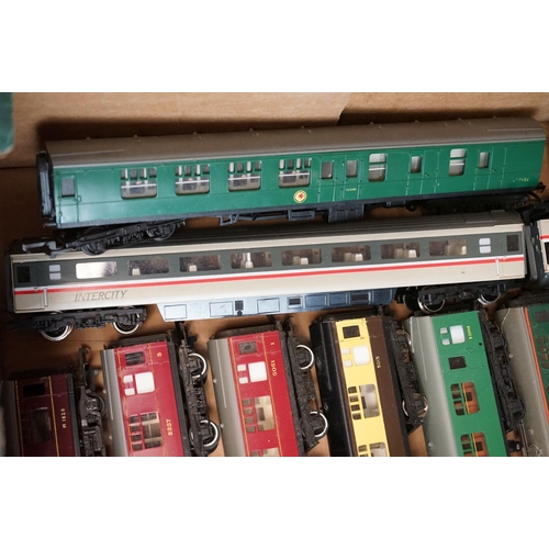 158 - 29 OO gauge items of rolling stock, all various coaches to include Palitoy Mainline, Hornby, Airfix ... 