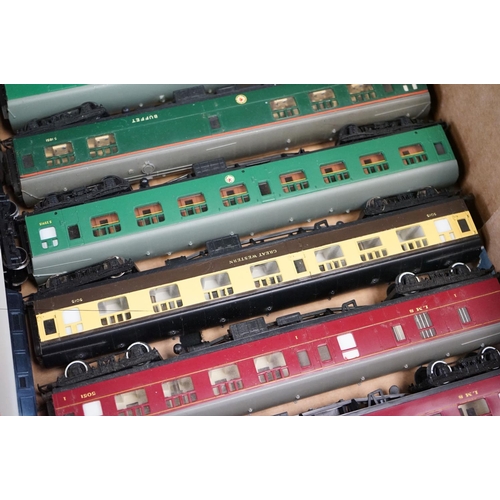 158 - 29 OO gauge items of rolling stock, all various coaches to include Palitoy Mainline, Hornby, Airfix ... 