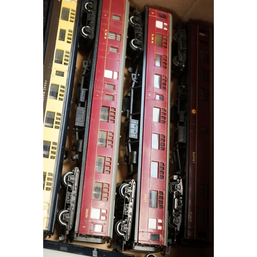 158 - 29 OO gauge items of rolling stock, all various coaches to include Palitoy Mainline, Hornby, Airfix ... 