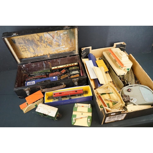 176 - Collection of Hornby Dublo & TTR model railway to include locomotives, rolling stock, track and trac... 