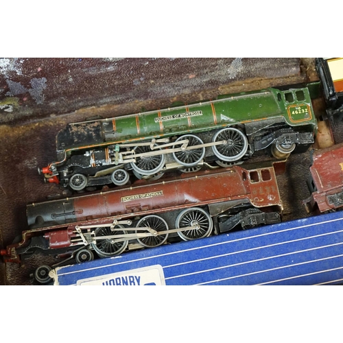 176 - Collection of Hornby Dublo & TTR model railway to include locomotives, rolling stock, track and trac... 