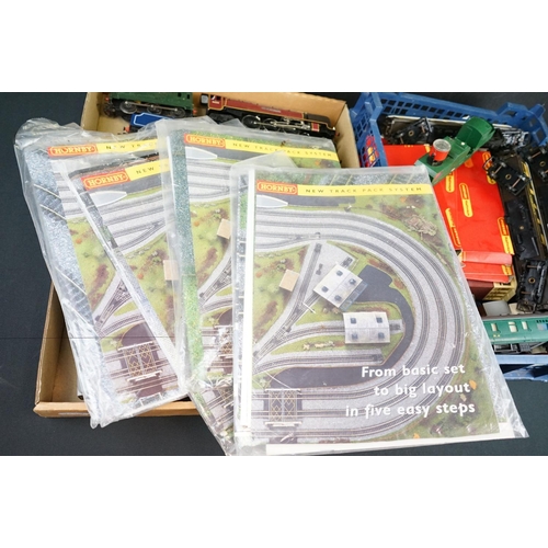 178 - Quantity of OO gauge model railway to include 9 x Hornby / Triang locomotives featuring Lady Patrici... 