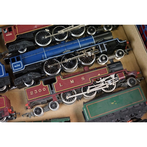 178 - Quantity of OO gauge model railway to include 9 x Hornby / Triang locomotives featuring Lady Patrici... 