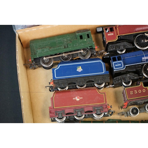 178 - Quantity of OO gauge model railway to include 9 x Hornby / Triang locomotives featuring Lady Patrici... 