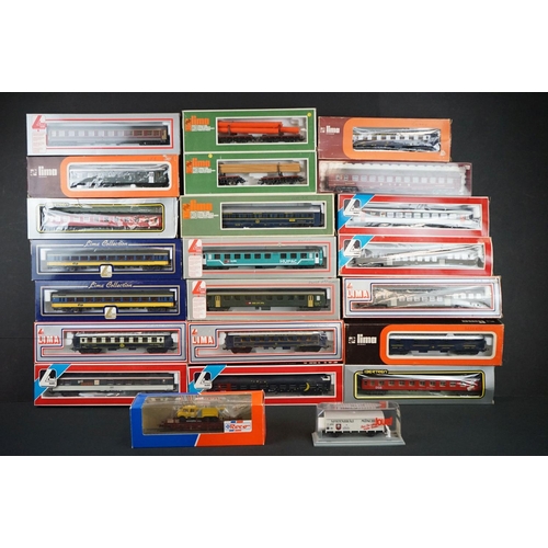 180 - 24 Boxed HO / OO gauge items of rolling stock to include 18 x Lima, 1 x Roco, 2 x Ibertren, 1 x Joue... 