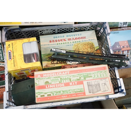 184 - Quantity of OO / HO gauge model railway to include plastic trackside buildings and accessories, roll... 