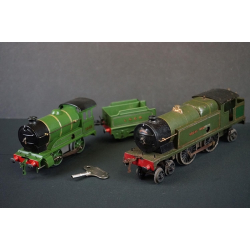 185 - Two Clockwork Hornby O gauge locomotives to include GWR 4-4-2 and a Type 501 1842 with key