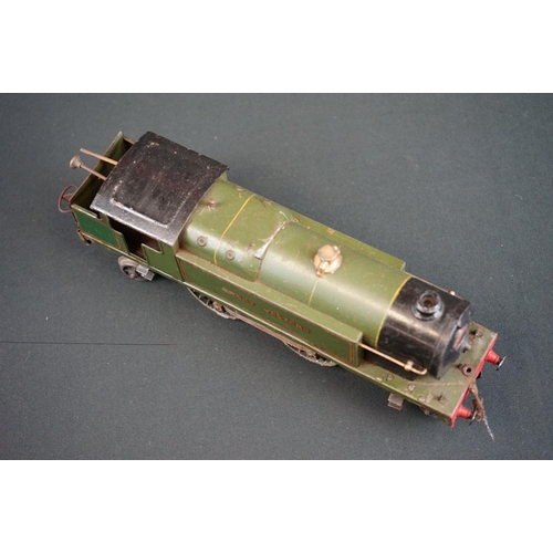 185 - Two Clockwork Hornby O gauge locomotives to include GWR 4-4-2 and a Type 501 1842 with key