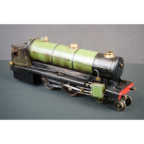 186 - O gauge 4-4-0 steam locomotive painted in green, unmarked, showing some paint wear