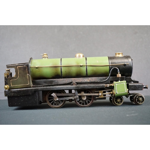 186 - O gauge 4-4-0 steam locomotive painted in green, unmarked, showing some paint wear