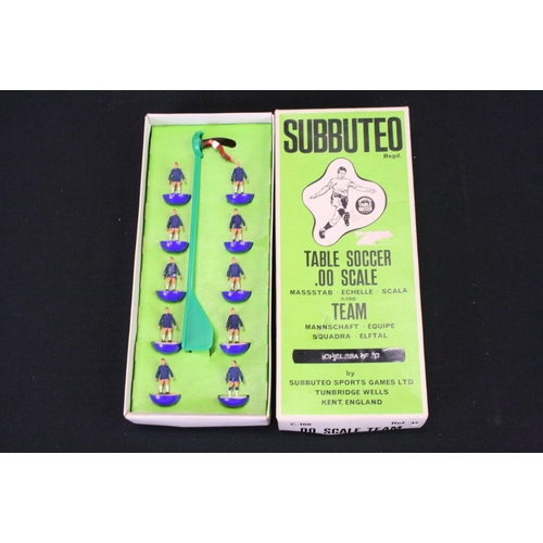 411 - Subbuteo - Five boxed HW / LW teams, colours include Liverpool, Sunderland, England, Chelsea & Manch... 